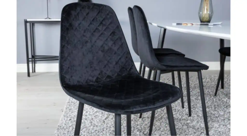 Polar - Skønne spisebordsstole i sort velour og med ternet mønster